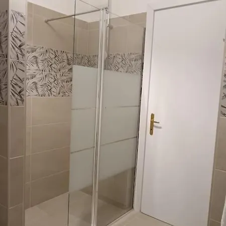 דירה Rhome *